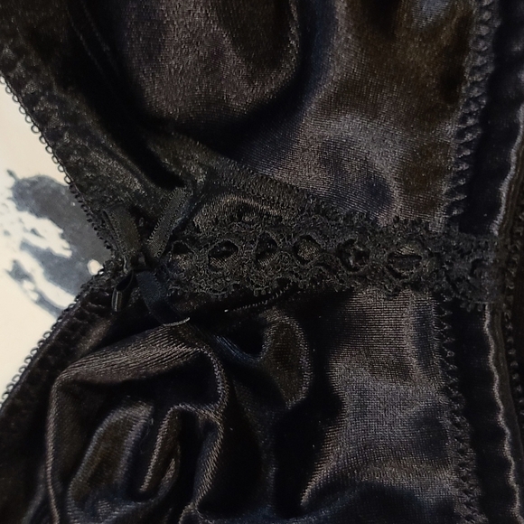 Bali Bra Black Lace Accents Satiny Soft No Padding/Underwire Size 36C. EUC - Picture 2 of 8